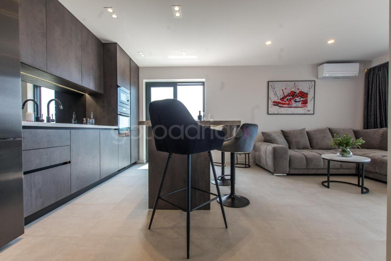 Mauro - Luxury Seaview Apartma